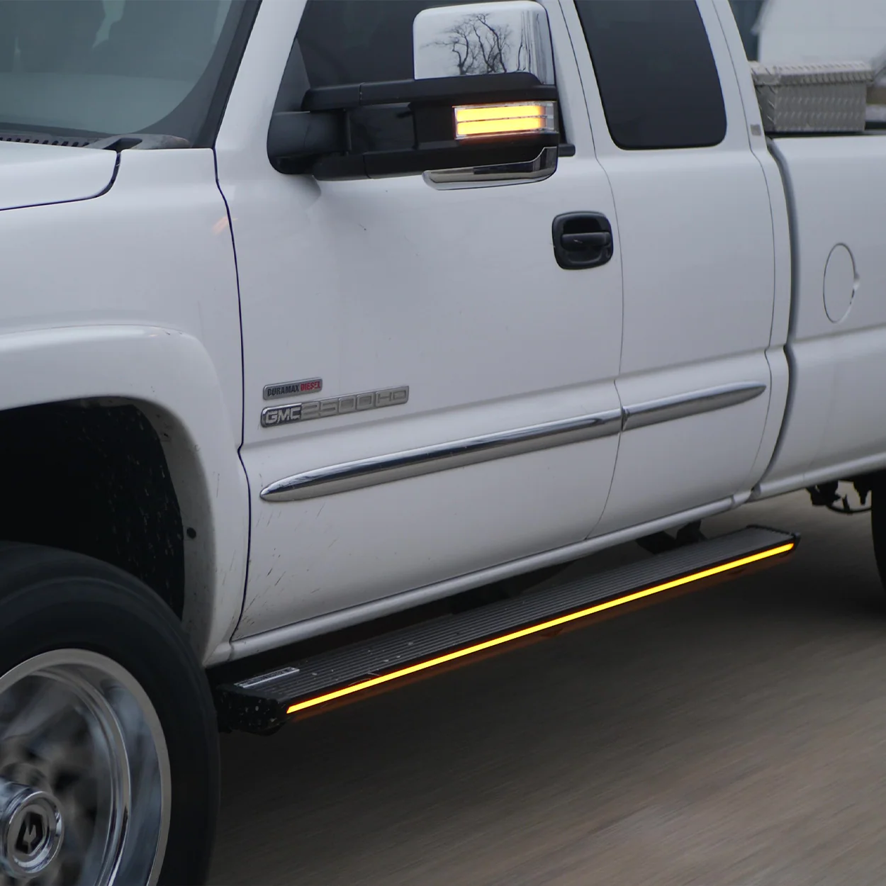 Lumastep M1 Light Up Running Boards | 1999-2007 Chevy Silverado & GMC Sierra - J. C. Star Autoworks, Inc.